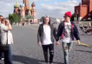 Cosa succede se due ragazzi si tengono per mano a Mosca