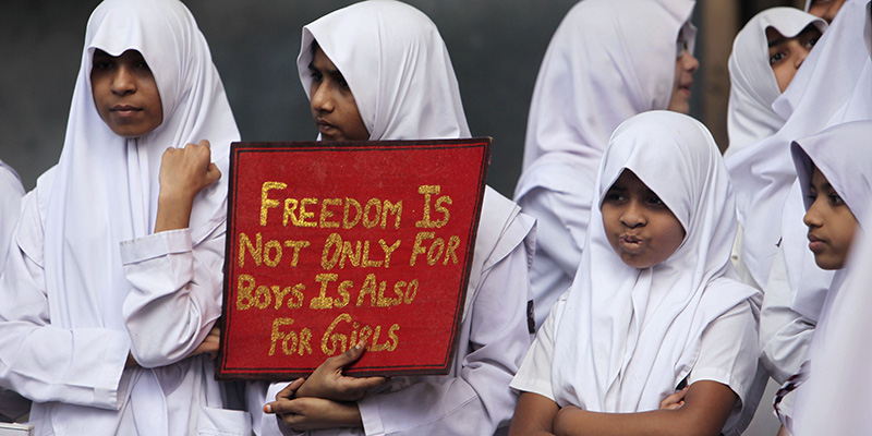 Una manifestazione per i diritti delle donne in India, 8 marzo 2014 (AP Photo/Mahesh Kumar A.)
