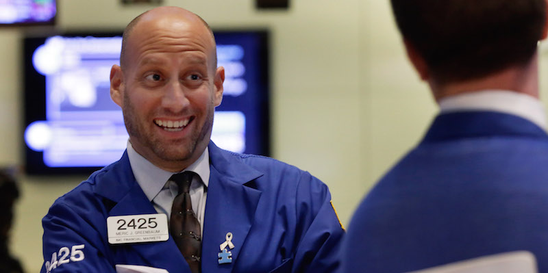 Due operatori della borsa di New York. Il 25 agosto 2015.
(AP Photo/Richard Drew)