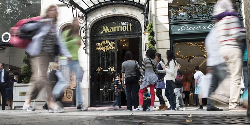 L'ingresso del Paris Marriott Hotel Champs-Elysees. (FRED DUFOUR/AFP/Getty Images)