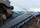 Due treni sono deragliati in India