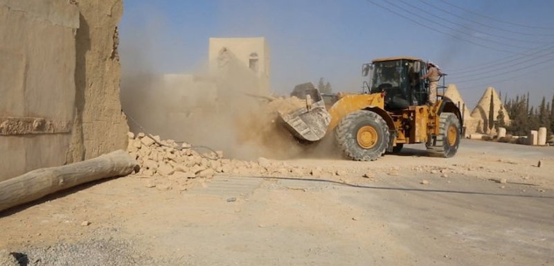 Uno screenshot tratto dal video che mostra la distruzione del monastero di Mar Elian, in Siria.