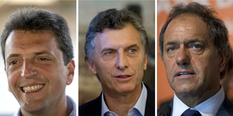 Da sinistra a destra: i candidati alle primarie dell'opposizione Sergio Massa e Mauricio Macri e il candidato unico del partito al governo, Daniel Scioli (AP Photo/Natacha Pisarenko, Files)