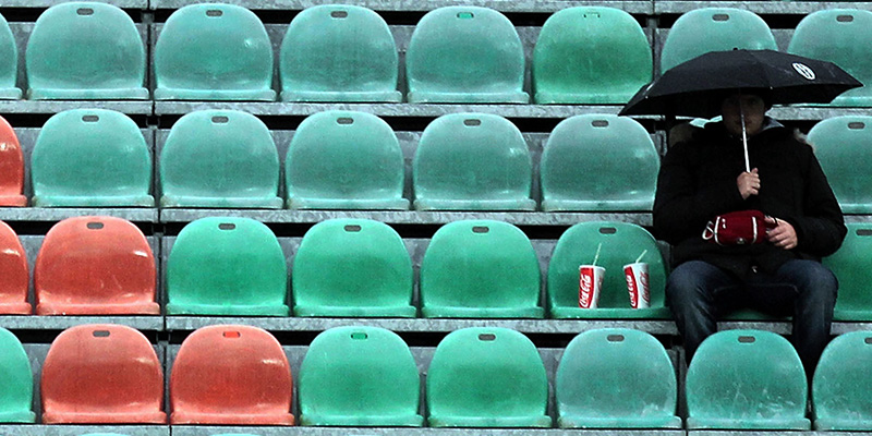 Un tifoso del Siena durante Siena-Sampdoria, nel 2013 (Gabriele Maltinti/Getty Images)