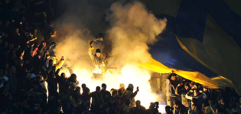 I tifosi del Metalist nel 2010. (SERGEI SUPINSKY/AFP/Getty Images)