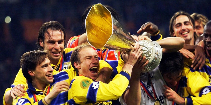La Coppa Uefa vinta dal Parma nel 1999 (BORIS HORVAT/AFP/Getty Images)