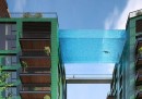 La piscina sospesa di vetro a Londra