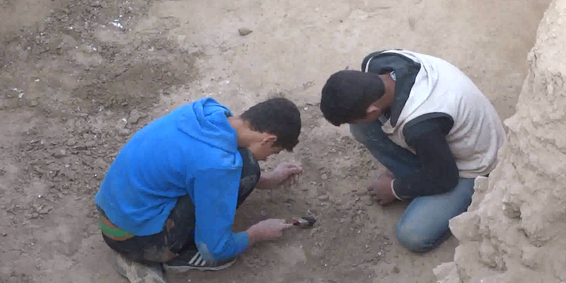 I video degli scavi archeologici abusivi in Siria
