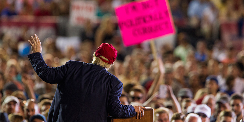 Donald Trump di spalle, il 21 agosto 2015 (Mark Wallheiser/Getty Images)