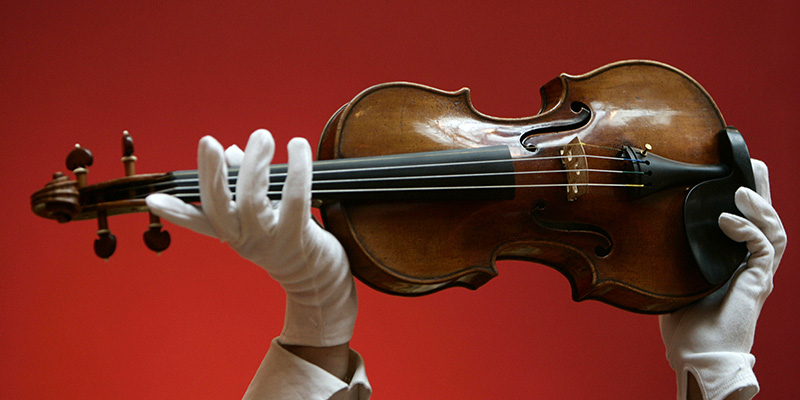 Un violino Stradivari, nel 2007 (AP Photo/Alastair Grant)