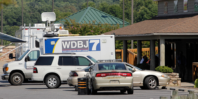 Il furgone di WDBJ7 usato da Alison Parker e Adam Ward poco prima di essere uccisi da Vester Lee Flanagan II in diretta tv (Jay Paul/Getty Images)