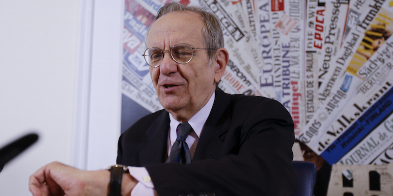 Il Ministro delle Finanze Pier Carlo Padoan. (AP Photo/Gregorio Borgia)