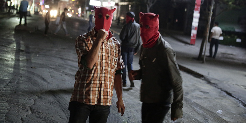Scontri tra separatisti curdi e polizia a Istanbul, 19 agosto 2015 (AP Photo/Cagdas Erdogan) TURKEY OUT