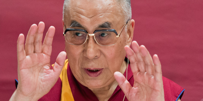 Il Dalai Lama in conferenza stampa a Wiesbaden, in Germania, 12 luglio 2015.
(Boris Roessler/picture-alliance/dpa/AP Images