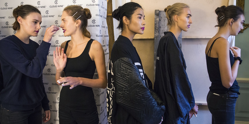 Modelle nel backstage di Emilio de la Morena (JACK TAYLOR/AFP/Getty Images)