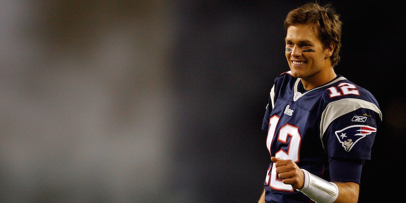 Tom Brady durante una partita dei Patriots. (Photo by Jim Rogash/Getty Images)