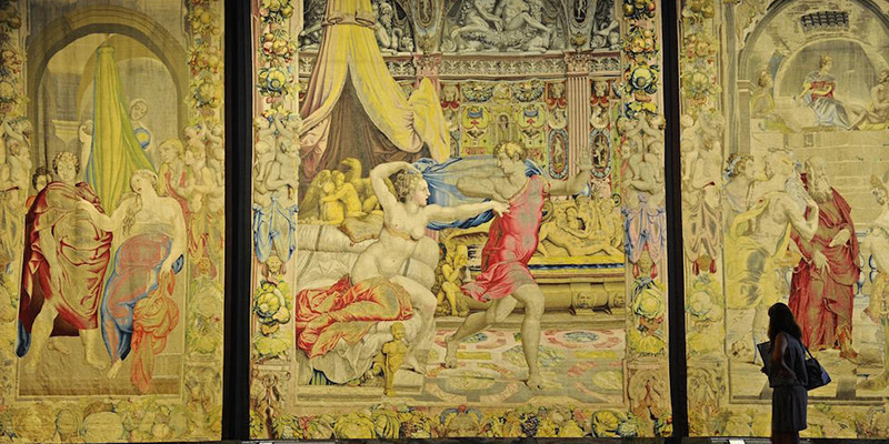 Gli arazzi commissionati nel Cinquecento da Cosimo I de’ Medici, esposti alla Sala dei Duecento di Palazzo Vecchio a Firenze. (ANSA/MAURIZIO DEGL INNOCENTI)