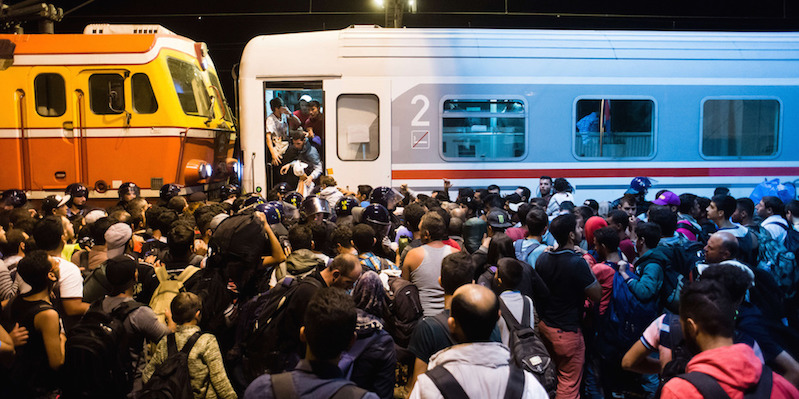 Migranti alla stazione di Tovarnik, in Croazia, il 18 settembre 2015. (Gregor Fischer/picture-alliance/dpa/AP Images)