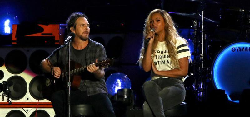 Eddie Vedder dei Pearl Jam e Beyoncé al Global Citizen Festival. (Greg Allen/Invision/AP)
