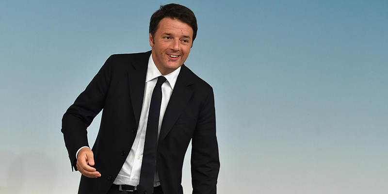 Matteo Renzi ha detto a "In mezz'ora" che dal 2016 il governo abbasserà le tasse per le imprese e il canone RAI si pagherà in bolletta