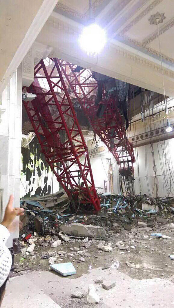 Crane collapses on Grand Mosque in Mecca, Saudi Arabia