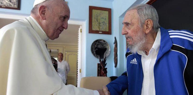 Papa Francesco incontra Fidel Castro durante la sua visita all'Avana. (EPA/Cubadebate / Alex Castro)