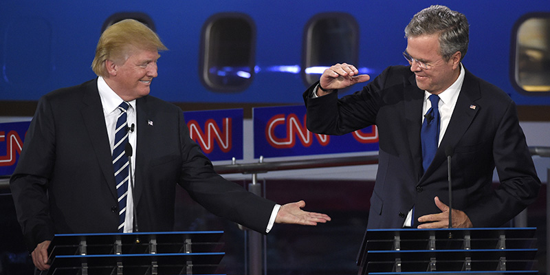 Donald Trump e Jeb Bush. (AP Photo/Mark J. Terrill)