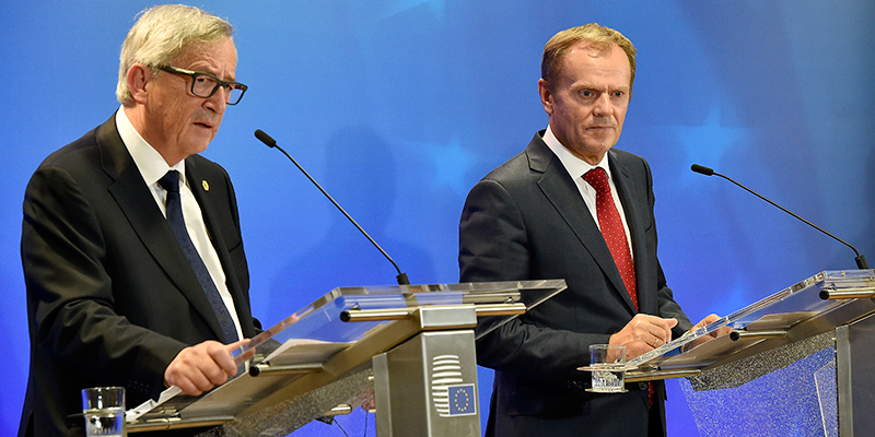 Il presidente della Commissione europea, Jean-Claude Juncker, e il presidente del Consiglio europeo, Donald Tusk (AP Photo/Martin Meissner)