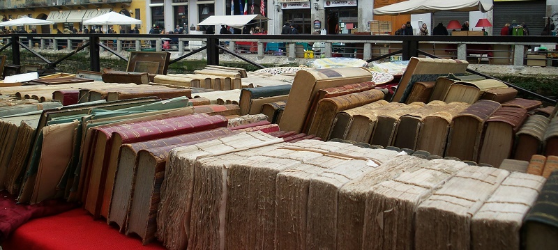 Libri al mercato dell'antiquariato dei Navigli a Milano.
(Ylbert Durishti/Flickr)