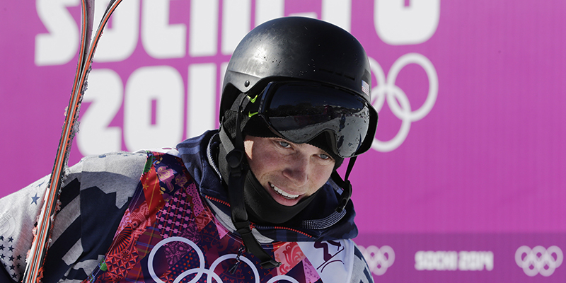 Gus Kenworthy a Sochi nel 2014 (AP Photo/Gero Breloer)