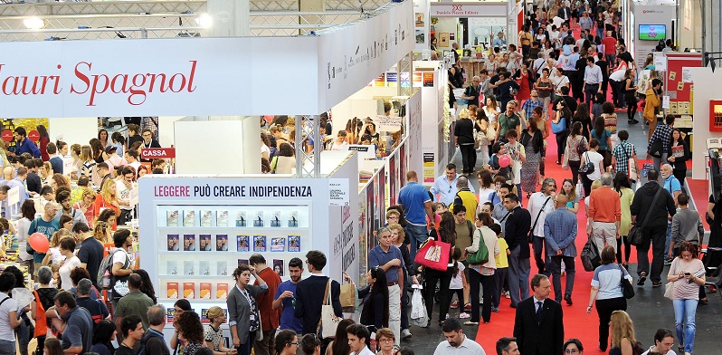 La 28esima edizione del Salone Internazionale del libro presso il Lingotto, Torino, 17 Maggio 2015 ANSA/ALESSANDRO DI MARCO