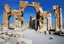 L'ISIS ha distrutto l'arco di trionfo di Palmira