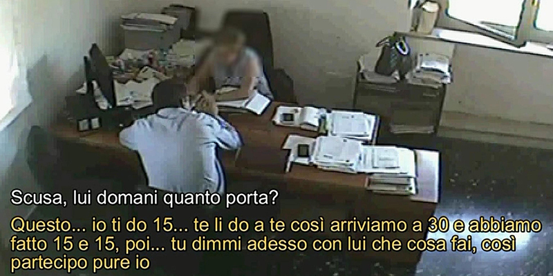 Un fermo immagine tratto da un video della Guardia di Finanza nell'ambito dell'inchiesta "Dama Nera", Roma, 22 ottobre 2015 (ANSA/UFFICIO STAMPA GUARDIA DI FINANZA)