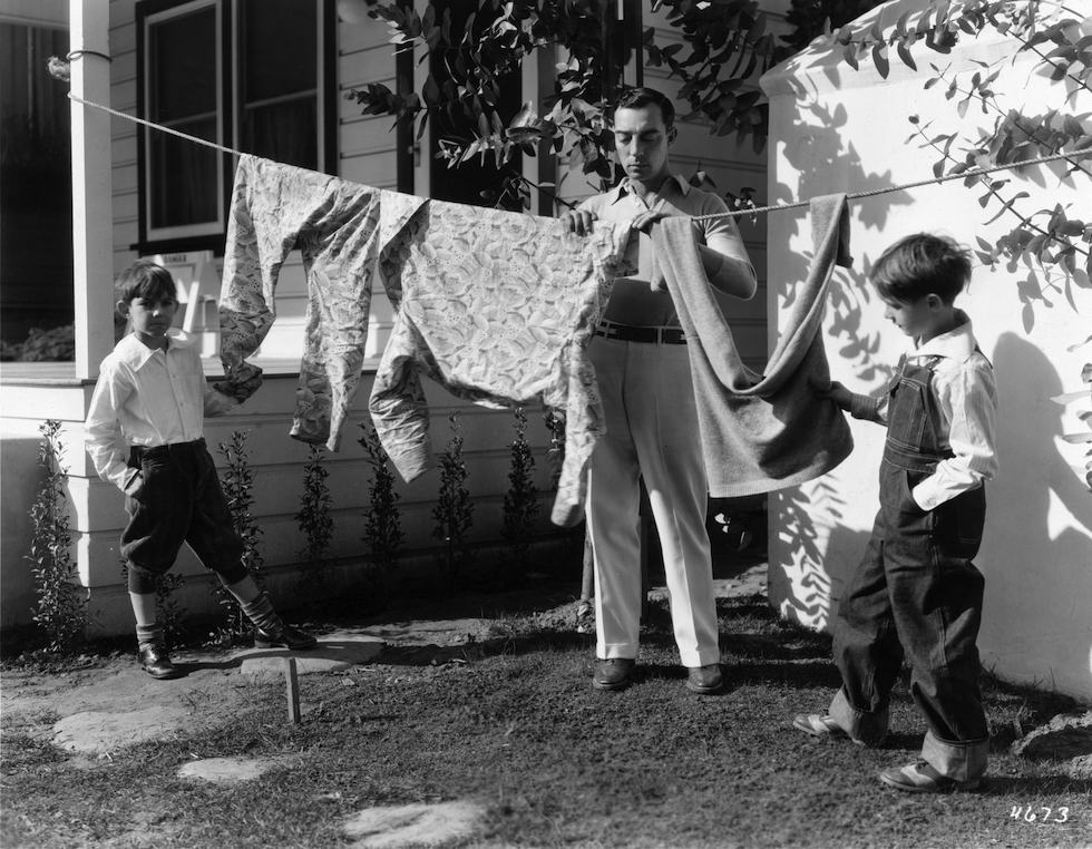 Buster Keaton stende i panni