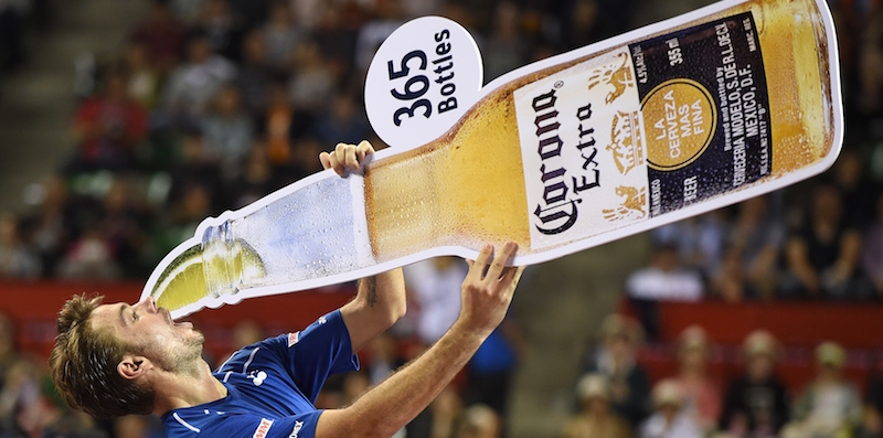 Il tennista Stan Wawrinka durante un evento promozionale della birra Corona. (TORU YAMANAKA/AFP/Getty Images)