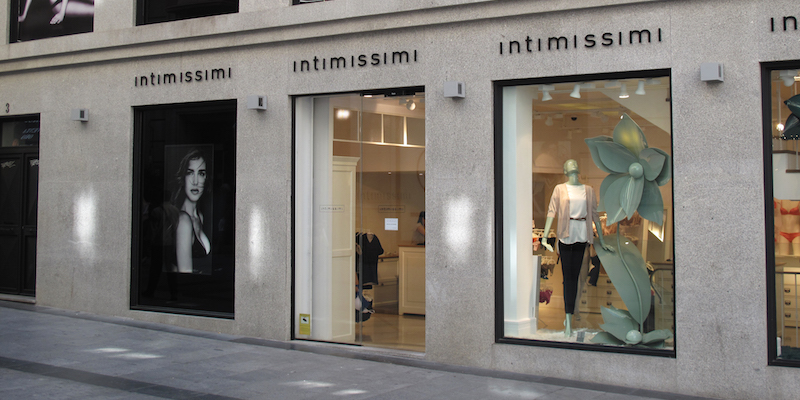 Un negozio di Intimissimi, della catena di Calzedonia, a Madrid
(Cristina Arias/Cover/Getty Images)
