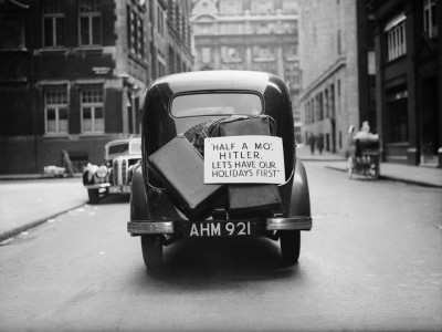 Prima in vacanza poi in guerra