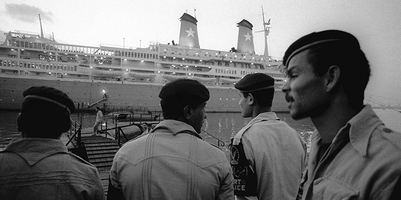 L'Achille Lauro a Port Said, in Egitto, il 10 ottobre 1985 (MIKE NELSON/AFP/Getty Images)