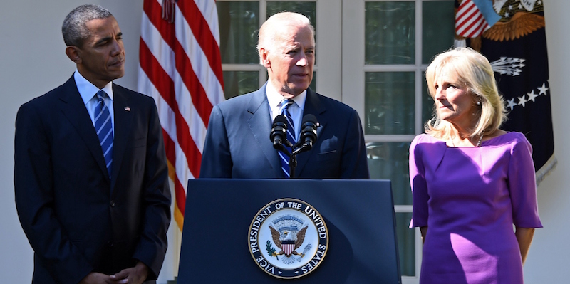 Da sinistra a destra: Barack Obama, Joe Biden e sua moglie Jill. (JIM WATSON/AFP/Getty Images)