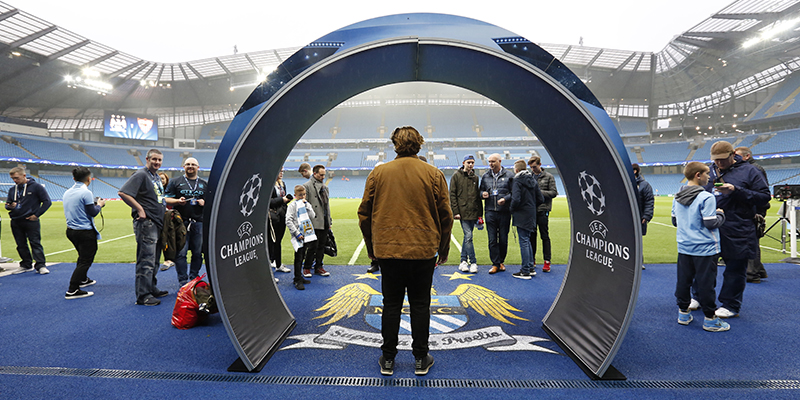 L'ingresso al campo dell'Etihad Stadium di Manchester (AP Photo/Jon Super)