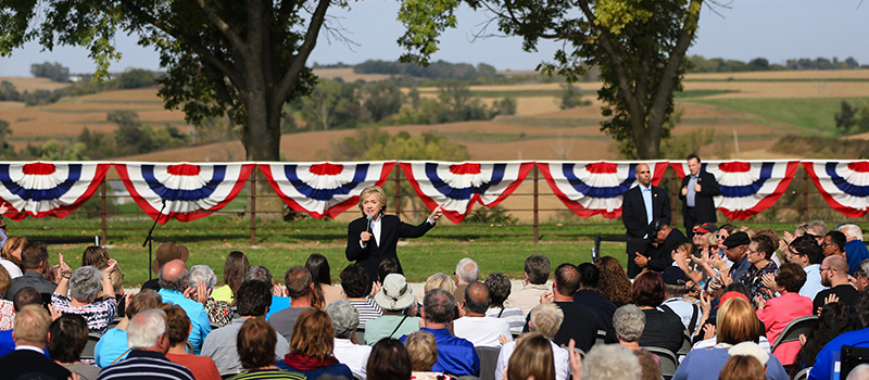 Hillary Clinton durante un comizio in Iowa. (AP Photo/Nati Harnik)