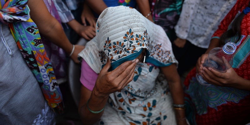 La nonna di una delle due bambine violentate a New Delhi il 16 ottobre. (Chandan Khanna/AFP/Getty Images)