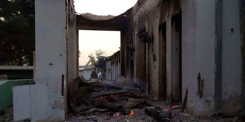 L'ospedale di MSF danneggiato dai bombardamenti. (Médecins Sans Frontières via AP)