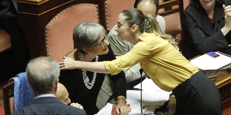 Il ministro delle Riforme Maria Elena Boschi e Anna Finocchiaro. (ANSA/GIUSEPPE LAMI)