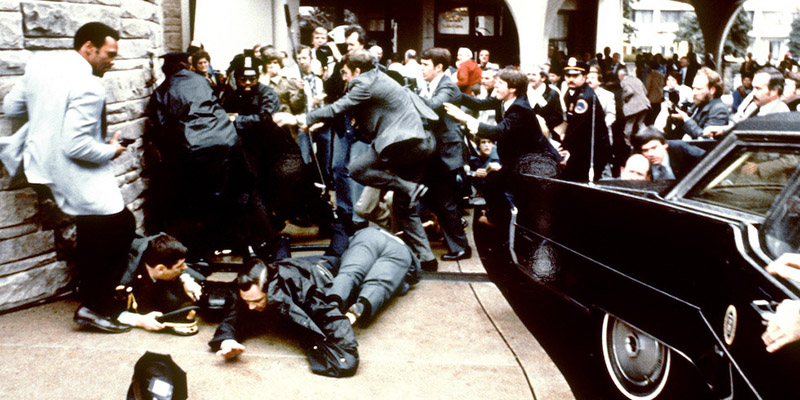 Il tentato omicidio di Ronald Reagan, il 30 marzo 1981. (MIKE EVENS/AFP/Getty Images)