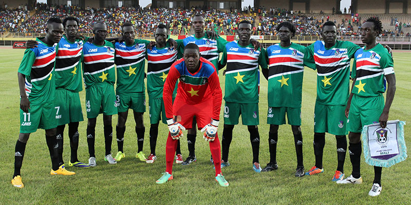 La nazionale di calcio del Sud Sudan, il 13 luglio 2015 (HABIBOU KOUYATE/AFP/Getty Images)