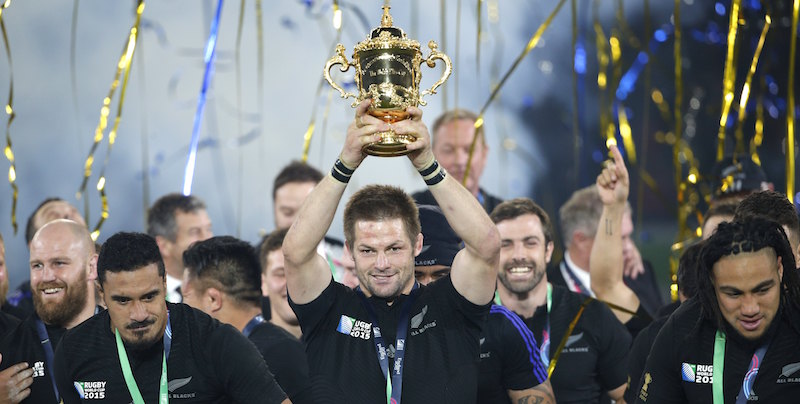 Richie McCaw, il capitano della Nuova Zelanda e uno dei giocatori di rugby più forti degli ultimi anni, ha annunciato il suo ritiro
