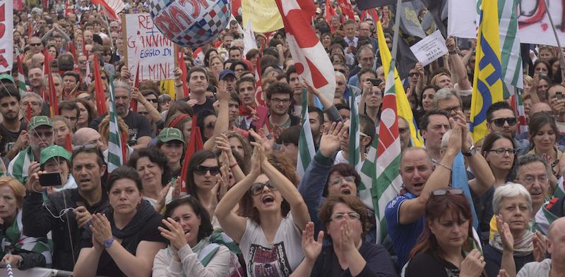 Una manifestazione contro la riforma della scuola, Milano, 5 maggio 2015. ANSA/MOURAD BALTI TOUATI