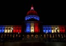 I monumenti di tutto il mondo, illuminati con i colori della bandiera francese