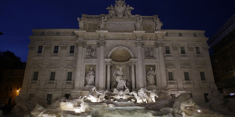 La Fontana di Trevi dopo il restauro, Roma, 3 novembre 2015. 
(AP Photo/Gregorio Borgia)